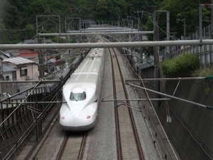 鉄道ファンの皆様必見！【新幹線・東海道本線、並走♪当ホテルの真下に新幹線が走ってます！！】 