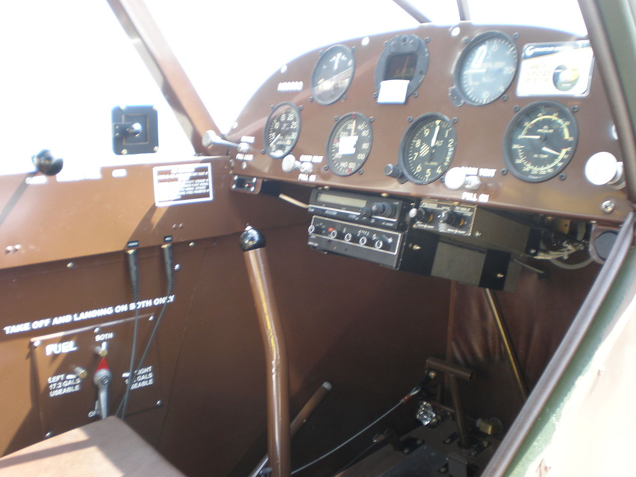 Piper PA-18 Super Cub (L-21B) - Cockpit