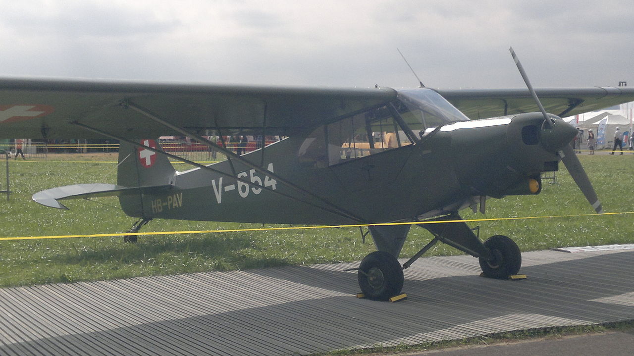 Piper PA-18-150 Super Cub aux couleurs suisses