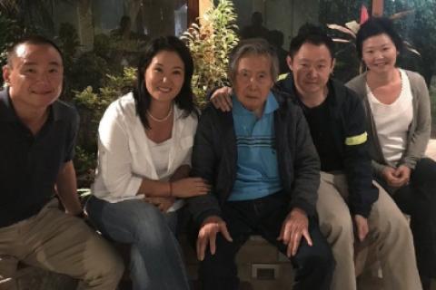 Alberto Fujimori y sus cuatro hijos