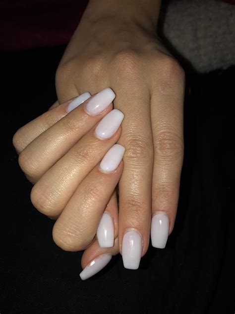 Natural white gel nailart ⚪️ #nailart#gel#gellook#white#nageldesign# ...