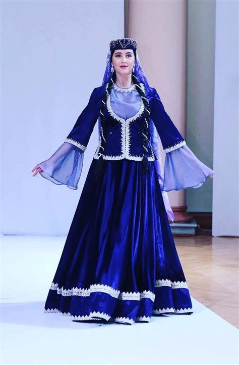 Azerbaijan traditional garment Azerbaijan National Clothing Long Sleeve ...