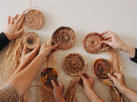 How to weave a basket using raffia or fabric - make your own ...