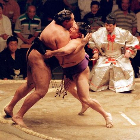 Japan gets first sumo champion in 19 years - BBC News