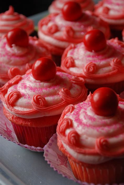 Real McCoy Cakes: Pinkalicious Cupcakes - February 2011