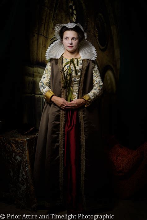 Jacobean outfit - sik skirts, decorative waistcoat/jacket, loose robe ...