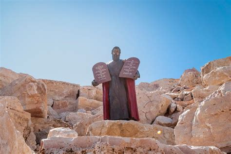 Moses and the 10 Commandments at Mount Sinai - The Shrine