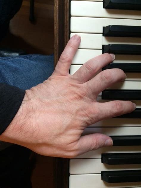 Piano: Left handed Gmaj7 chord - Music: Practice & Theory Stack Exchange