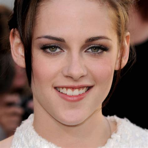 10 Most Notable Celebrities With Hazel Eyes - Luxe Lenses