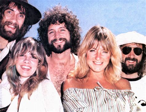 Who are the members of Fleetwood Mac and when did Christine McVie join ...