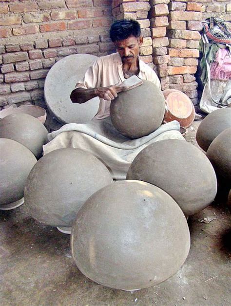 Kumhar caste Kumbhar pottery of mud, mud ceramics | Pakistan Travel ...