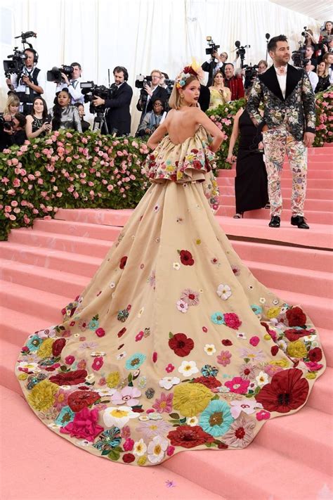 All The Red Carpet Looks From The 2019 Met Gala | Met gala dresses, Met ...