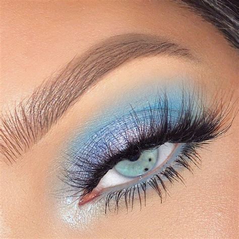 StyleGPS » Ideas for Blue Eyeshadow Looks | 顔のメイク, メイク, 顔