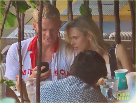 Cody Simpson Spotted on Date with Mystery Girl - See the PDA Photos ...