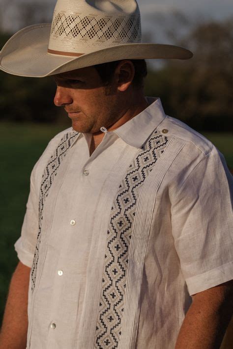 17 Best Men's Guayaberas images in 2020 | Mexican embroidery, Style ...