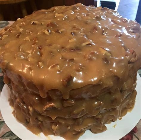 Pin by Michelle Lochamy on Recipes (Desserts) | Pecan praline cake ...