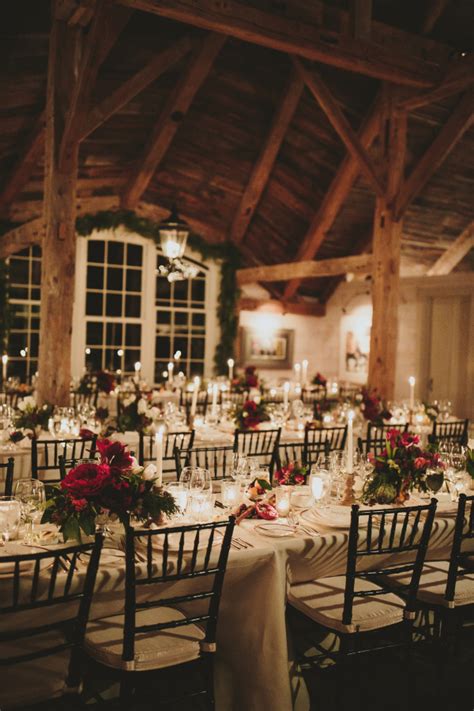 Traditional Christmas Wedding In A Barn - Weddingomania