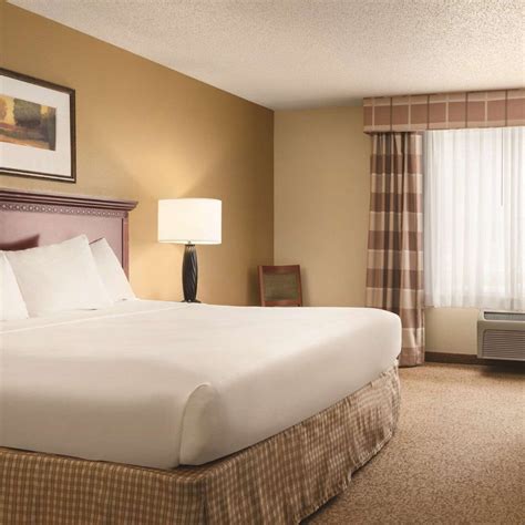 hotels in mankato mn with bars - Thomasena Joy