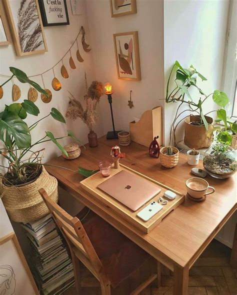 30+ Aesthetic Desk Ideas for Your Workspace | Gridfiti | Study room ...