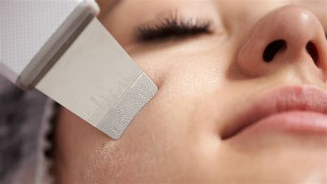 "Skin Spatula” Device Going Viral for Blackhead Treatment | Allure