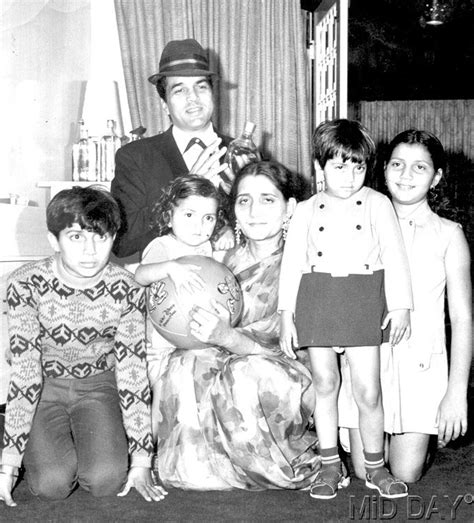 Bollywood Actor Dharmendra Rare Family Pic