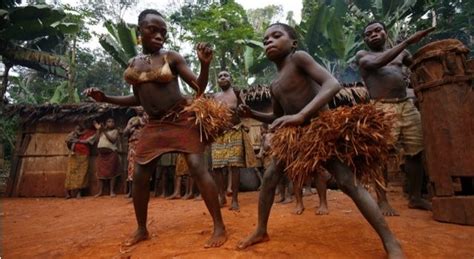 Pygmy-Tribe-Africa-Central-African-Republic-Dancers.jpg (640×350 ...