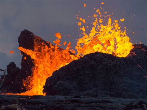 Hawaii's Kilauea volcano created a stunning new black sand beach ...