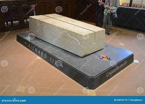 The Tomb Of Richard The Lionheart & Eleanor Of Aquitaine At Royal Abbey ...