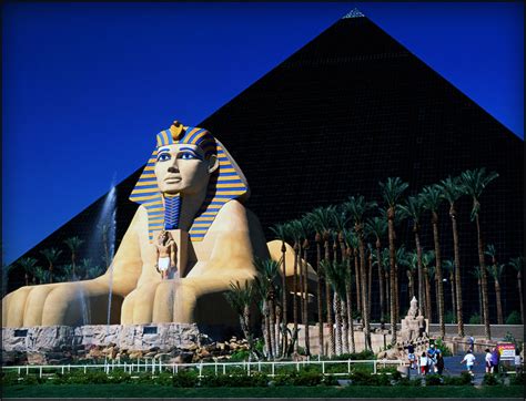 Las Vegas Holiday: Luxor Las Vegas First Pyramid Hotel