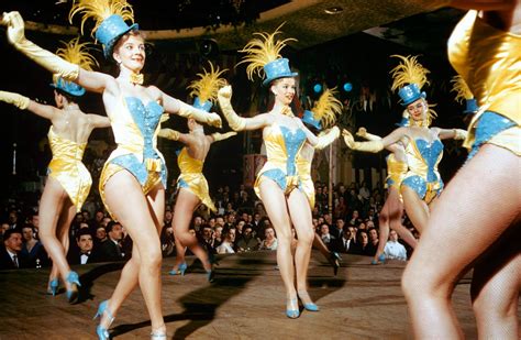 Amazing Color Photos of Cabaret Dancers at the Moulin Rouge in the late ...