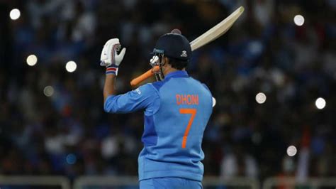 MS Dhoni Jersey no. 7 should be retired by BCCI, Demands Former ...