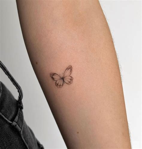 Aggregate more than 81 minimalist butterfly outline tattoo super hot ...