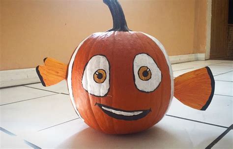 Pumpkin painting Disney theme, Nemo from Finding Nemo | Painted ...