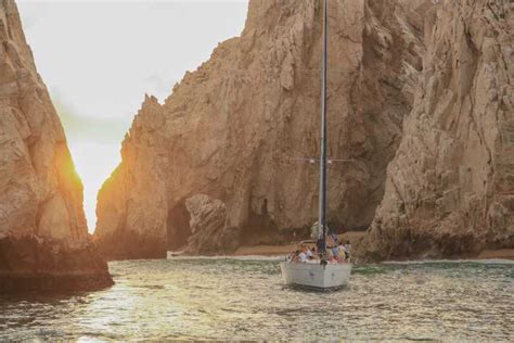 Cabo Luxury Sunset Sailing Adventure med öppen bar | GetYourGuide