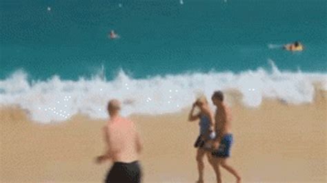 This guy who mistimed the wave. | Funny gif, Funny pictures, Funny fails