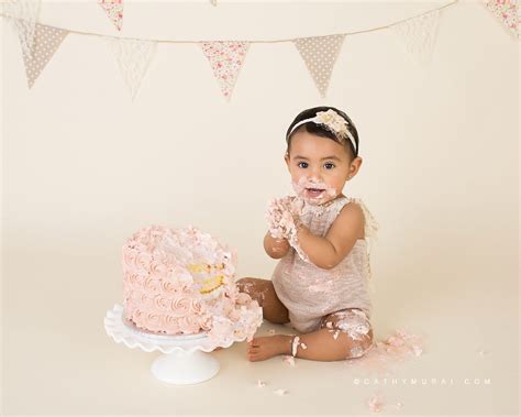 Cake Smash Photography: First Birthday Photoshoots