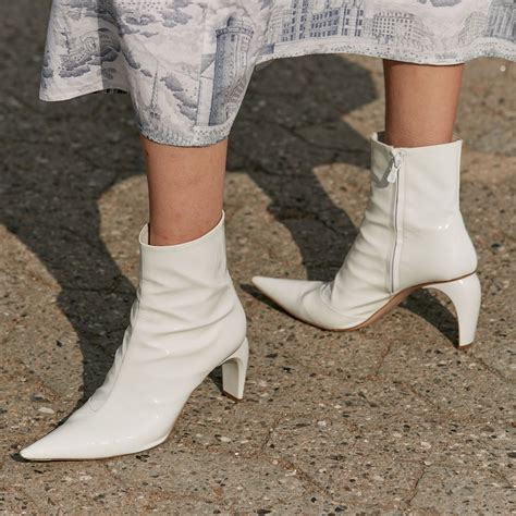 The 7 Best Shoe Styles for High Arches, Hands Down | Who What Wear