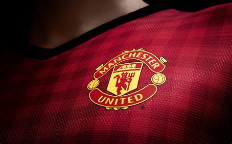 Download Manchester United Badge Wallpaper - GetWalls.io