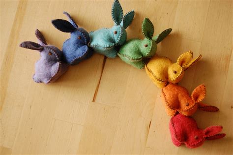 Felt bunnies, mobile idea | Felt bunny, Felt crafts, Handmade felt