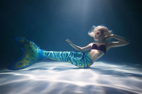 Mermaid tail underwater photography | Underwater, Photography ...