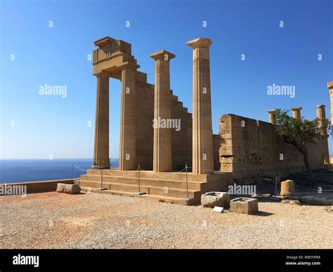 Doric temple hi-res stock photography and images - Alamy