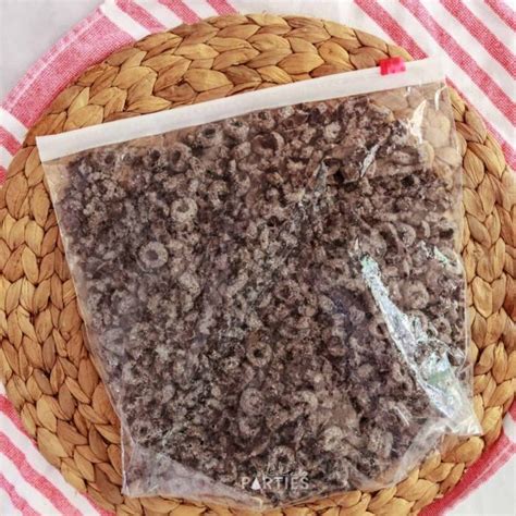 Lumps of Coal Treats: Easy No-Bake Recipe