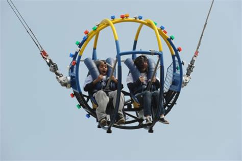 Video of a Slingshot Ride Malfunctioning Is Terrifying | Complex