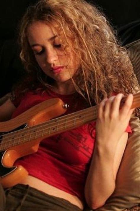 Tal Wilkenfeld - bass player extraordinaire! | Female guitarist, Bass ...