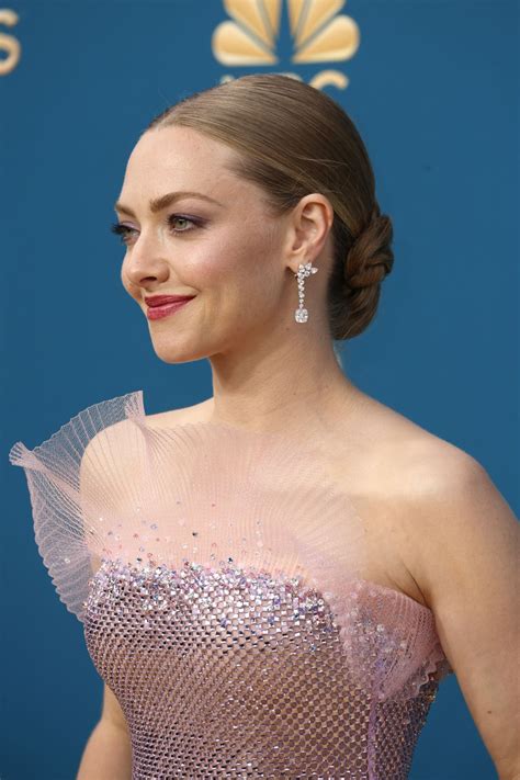 Amanda Seyfried – Emmy Awards 2022 Red Carpet • CelebMafia