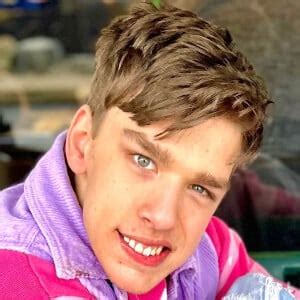 Toby Smiles - Age, Family, Bio | Famous Birthdays