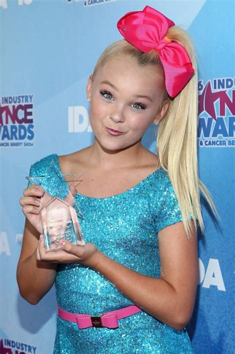 ‘Dance Moms’ Stars Maddie Ziegler, JoJo Siwa Share A Hug While Raising ...