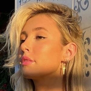 Carly Lawrence - Age, Family, Bio | Famous Birthdays