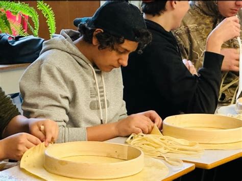 Indigenous students use deer hide to make drums | CBC News