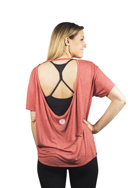 This oversized workout tee is a perfectly trendy piece to throw on for ...